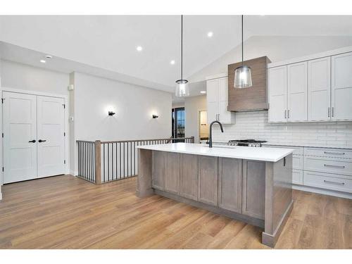 102-5300 60 Street, Sylvan Lake, AB - Indoor Photo Showing Kitchen With Upgraded Kitchen