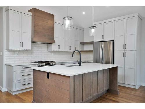 102-5300 60 Street, Sylvan Lake, AB - Indoor Photo Showing Kitchen With Upgraded Kitchen