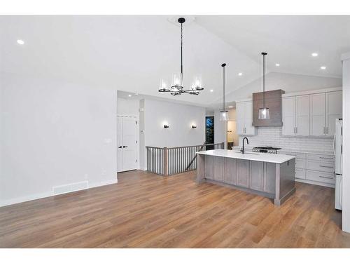 102-5300 60 Street, Sylvan Lake, AB - Indoor Photo Showing Kitchen With Upgraded Kitchen