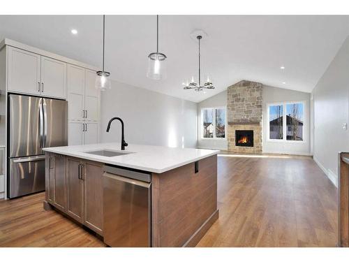 102-5300 60 Street, Sylvan Lake, AB - Indoor Photo Showing Kitchen With Upgraded Kitchen