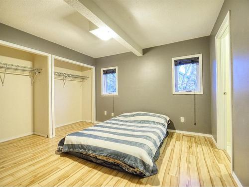 412 4 Avenue, Elnora, AB - Indoor Photo Showing Bedroom