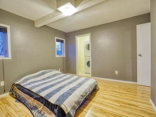 412 4 Avenue, Elnora, AB - Indoor Photo Showing Bedroom