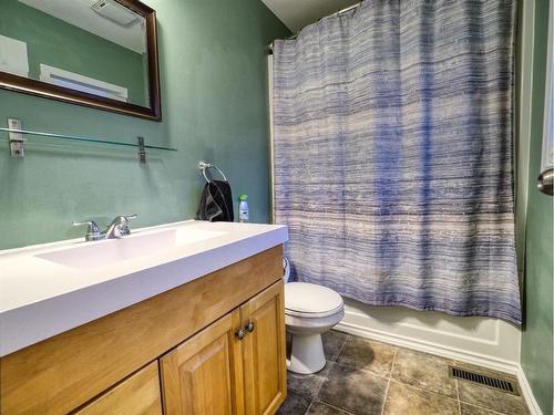 412 4 Avenue, Elnora, AB - Indoor Photo Showing Bathroom