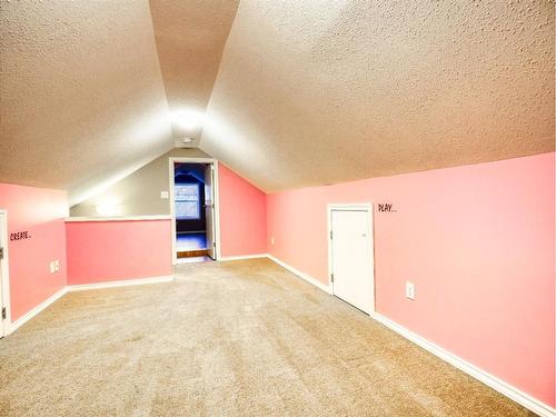 412 4 Avenue, Elnora, AB - Indoor Photo Showing Other Room