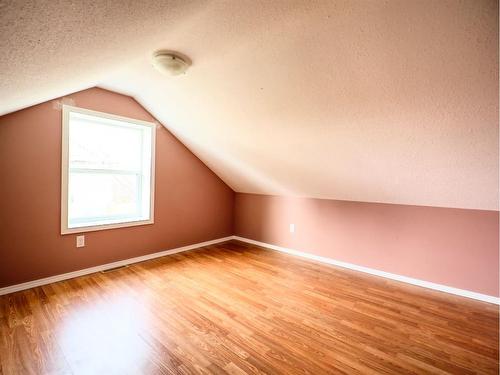 412 4 Avenue, Elnora, AB - Indoor Photo Showing Other Room