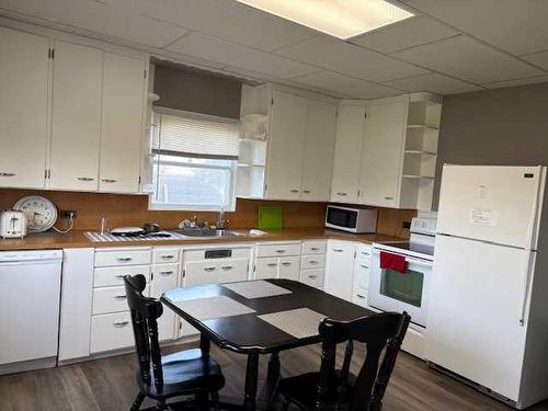 4926 50 Street, Hardisty, AB - Indoor Photo Showing Kitchen