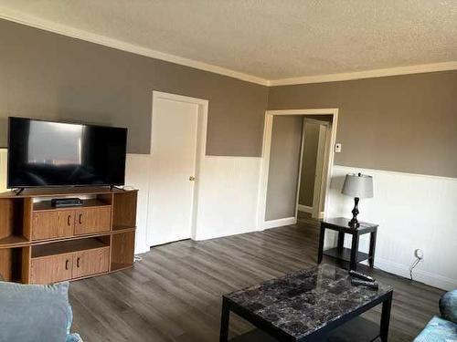 4926 50 Street, Hardisty, AB - Indoor Photo Showing Living Room