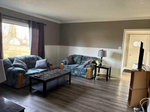 4926 50 Street, Hardisty, AB - Indoor Photo Showing Living Room