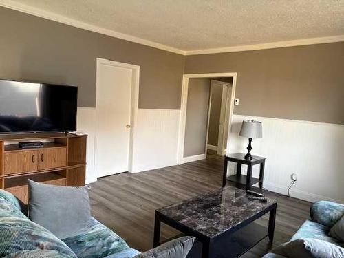 4926 50 Street, Hardisty, AB - Indoor Photo Showing Living Room