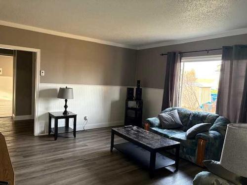 4926 50 Street, Hardisty, AB - Indoor Photo Showing Living Room