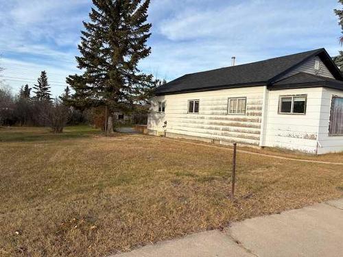 4926 50 Street, Hardisty, AB - Outdoor