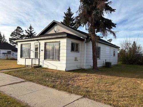 4926 50 Street, Hardisty, AB - Outdoor