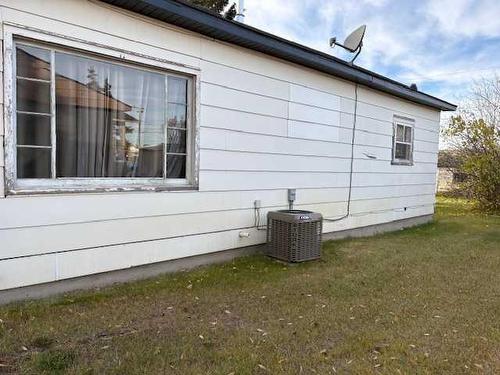 4926 50 Street, Hardisty, AB - Outdoor With Exterior