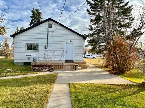 4926 50 Street, Hardisty, AB - Outdoor