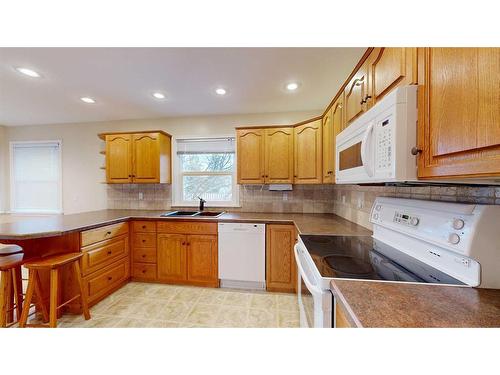 4719 53 Street, Stettler, AB - Indoor Photo Showing Kitchen