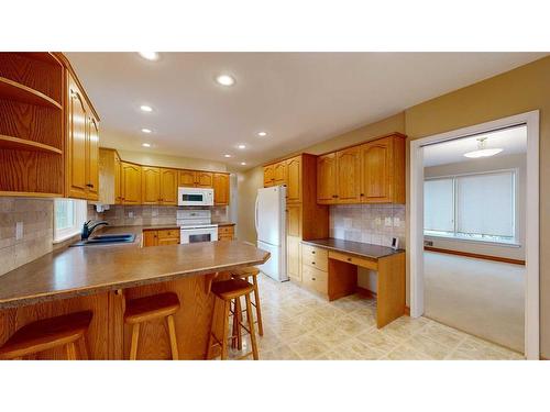 4719 53 Street, Stettler, AB - Indoor Photo Showing Kitchen