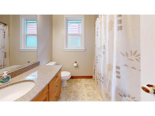 4719 53 Street, Stettler, AB - Indoor Photo Showing Bathroom