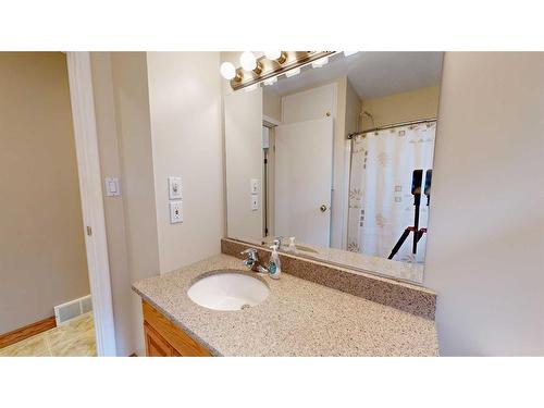 4719 53 Street, Stettler, AB - Indoor Photo Showing Bathroom