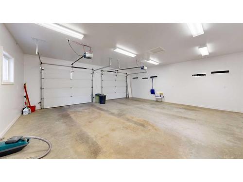 4719 53 Street, Stettler, AB - Indoor Photo Showing Garage