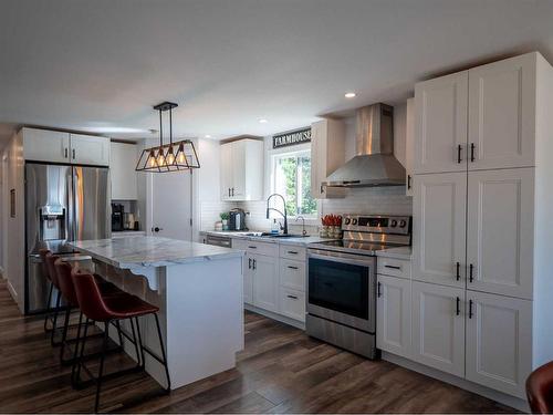 9-262065 Twp Rd 422, Rural Ponoka County, AB - Indoor Photo Showing Kitchen With Upgraded Kitchen