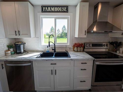 9-262065 Twp Rd 422, Rural Ponoka County, AB - Indoor Photo Showing Kitchen With Double Sink