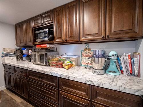 9-262065 Twp Rd 422, Rural Ponoka County, AB - Indoor Photo Showing Kitchen