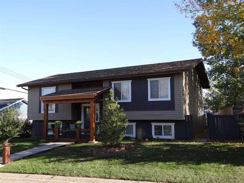 250 8 Street Se, Three Hills, AB - Outdoor With Facade