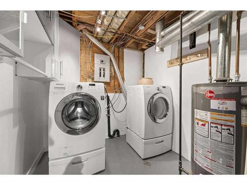 250 8 Street Se, Three Hills, AB - Indoor Photo Showing Laundry Room