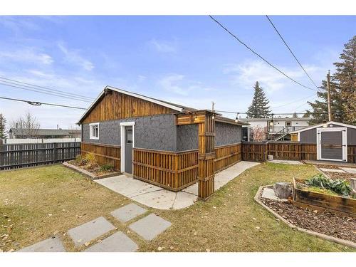 250 8 Street Se, Three Hills, AB - Outdoor