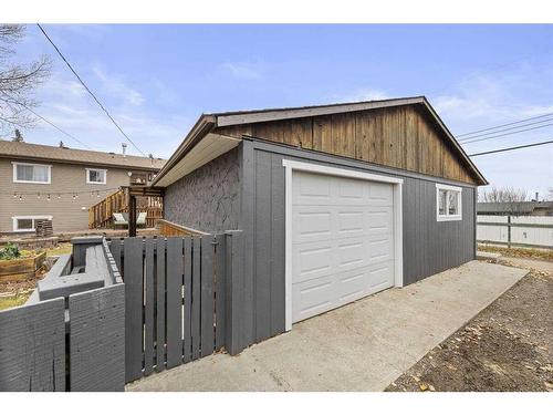 250 8 Street Se, Three Hills, AB - Outdoor With Exterior