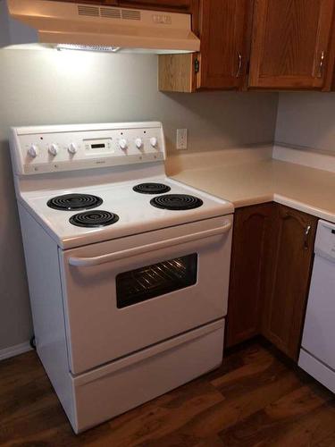 4715 & 4717 50 Street, Caroline, AB - Indoor Photo Showing Kitchen