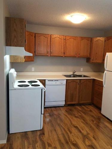 4715 & 4717 50 Street, Caroline, AB - Indoor Photo Showing Kitchen With Double Sink