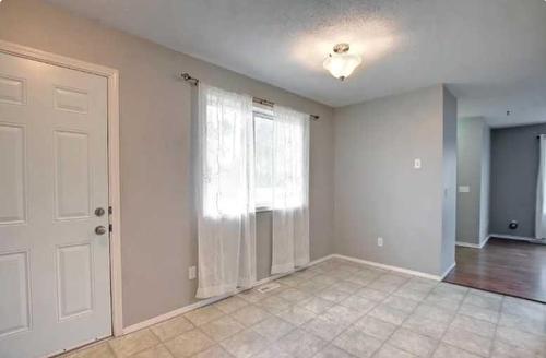 4715 & 4717 50 Street, Caroline, AB - Indoor Photo Showing Other Room