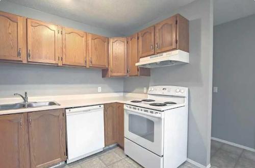 4715 & 4717 50 Street, Caroline, AB - Indoor Photo Showing Kitchen With Double Sink