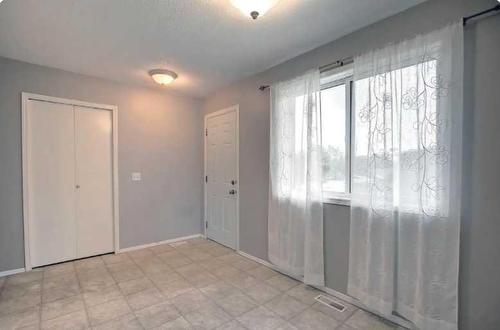 4715 & 4717 50 Street, Caroline, AB - Indoor Photo Showing Other Room