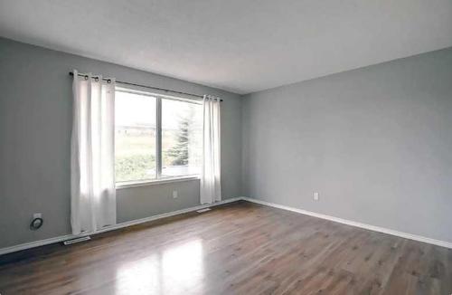 4715 & 4717 50 Street, Caroline, AB - Indoor Photo Showing Other Room