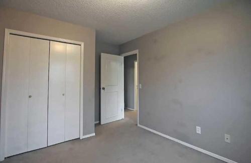 4715 & 4717 50 Street, Caroline, AB - Indoor Photo Showing Other Room