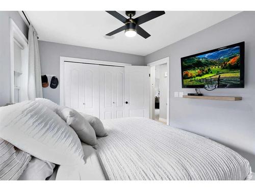 4921 Westbrooke Road, Blackfalds, AB - Indoor Photo Showing Bedroom