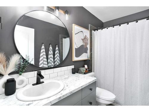 4921 Westbrooke Road, Blackfalds, AB - Indoor Photo Showing Bathroom