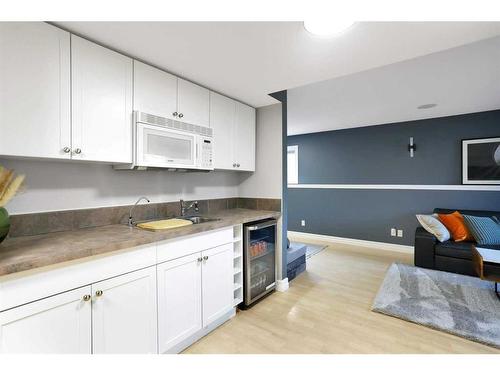 4921 Westbrooke Road, Blackfalds, AB - Indoor Photo Showing Kitchen