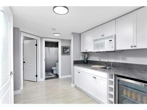 4921 Westbrooke Road, Blackfalds, AB - Indoor Photo Showing Kitchen