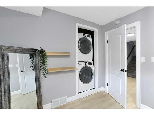 4921 Westbrooke Road, Blackfalds, AB - Indoor Photo Showing Laundry Room