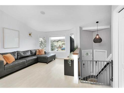 4921 Westbrooke Road, Blackfalds, AB - Indoor Photo Showing Living Room