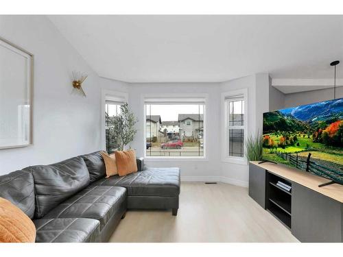 4921 Westbrooke Road, Blackfalds, AB - Indoor Photo Showing Living Room