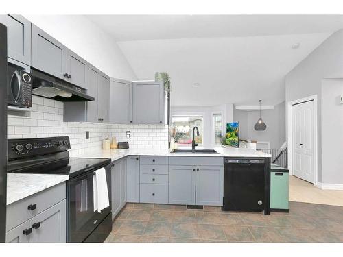 4921 Westbrooke Road, Blackfalds, AB - Indoor Photo Showing Kitchen