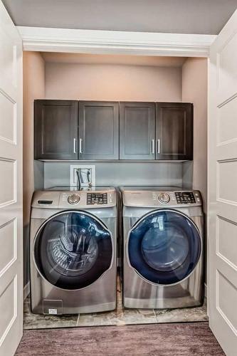 82 Mitchell Crescent, Blackfalds, AB - Indoor Photo Showing Laundry Room