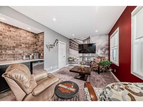 82 Mitchell Crescent, Blackfalds, AB - Indoor Photo Showing Living Room