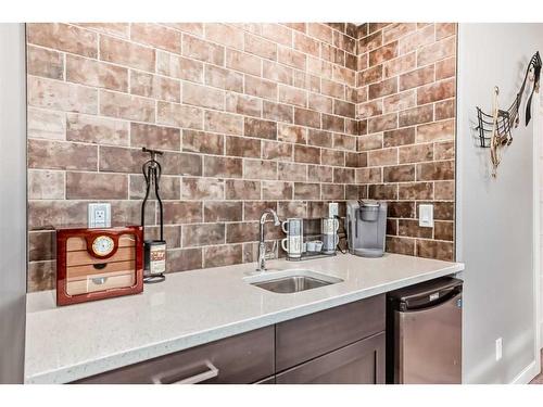 82 Mitchell Crescent, Blackfalds, AB - Indoor Photo Showing Kitchen