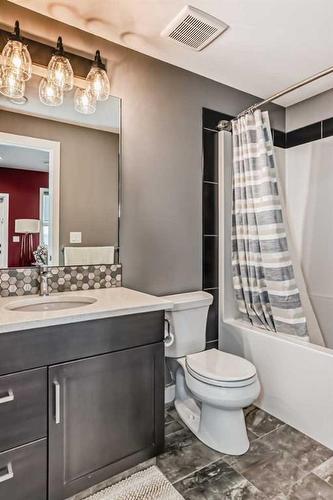 82 Mitchell Crescent, Blackfalds, AB - Indoor Photo Showing Bathroom