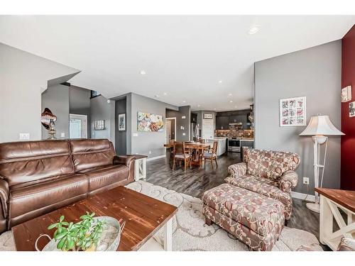 82 Mitchell Crescent, Blackfalds, AB - Indoor Photo Showing Living Room